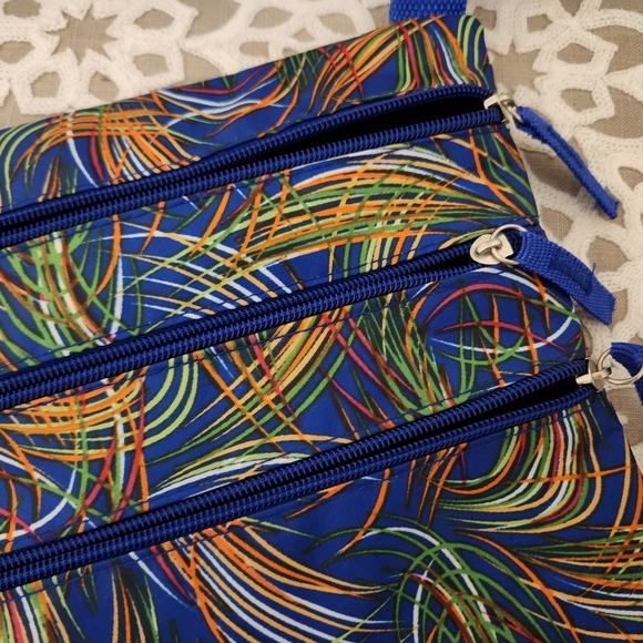 💥SALE💥ABSTRACT Design, Multi-Color Purse - Picture 6 of 7